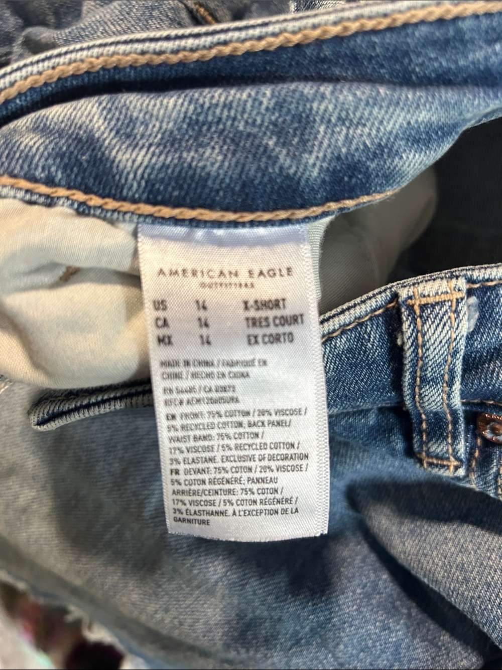 American Eagle Mom Jean Strigid  Lt Blue Ripped Slim-Straight Size 14 XSHORT - Picture 4 of 10